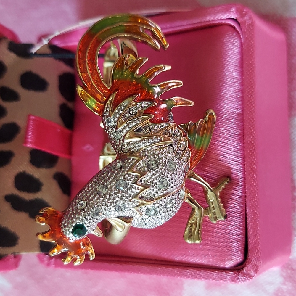 NWT Betsey Johnson VINTAGE FARMHOUSE ROOSTER STRETCH RING - Picture 6 of 7